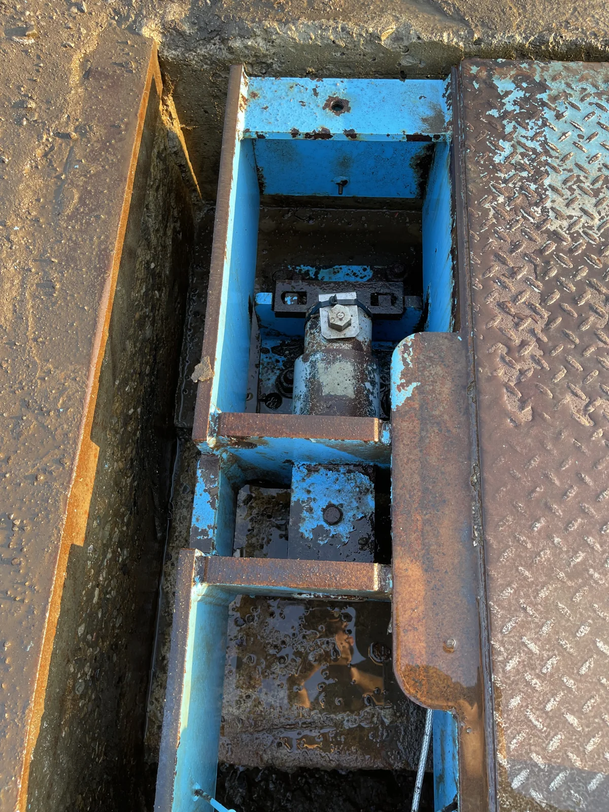 Truck scale cleanout